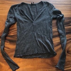 Grey top with long sleeve